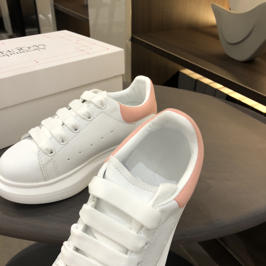 Children's shoes child
